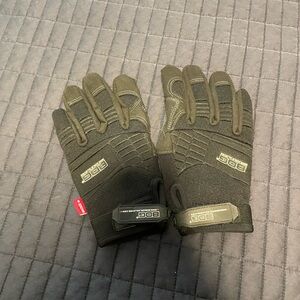 BDG Bob Dale Gloves in black. EUC. Almost new!